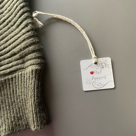 Poof Apparel NWT Green Batwing Sleeve Sweater – Size Small - Picture 7 of 12